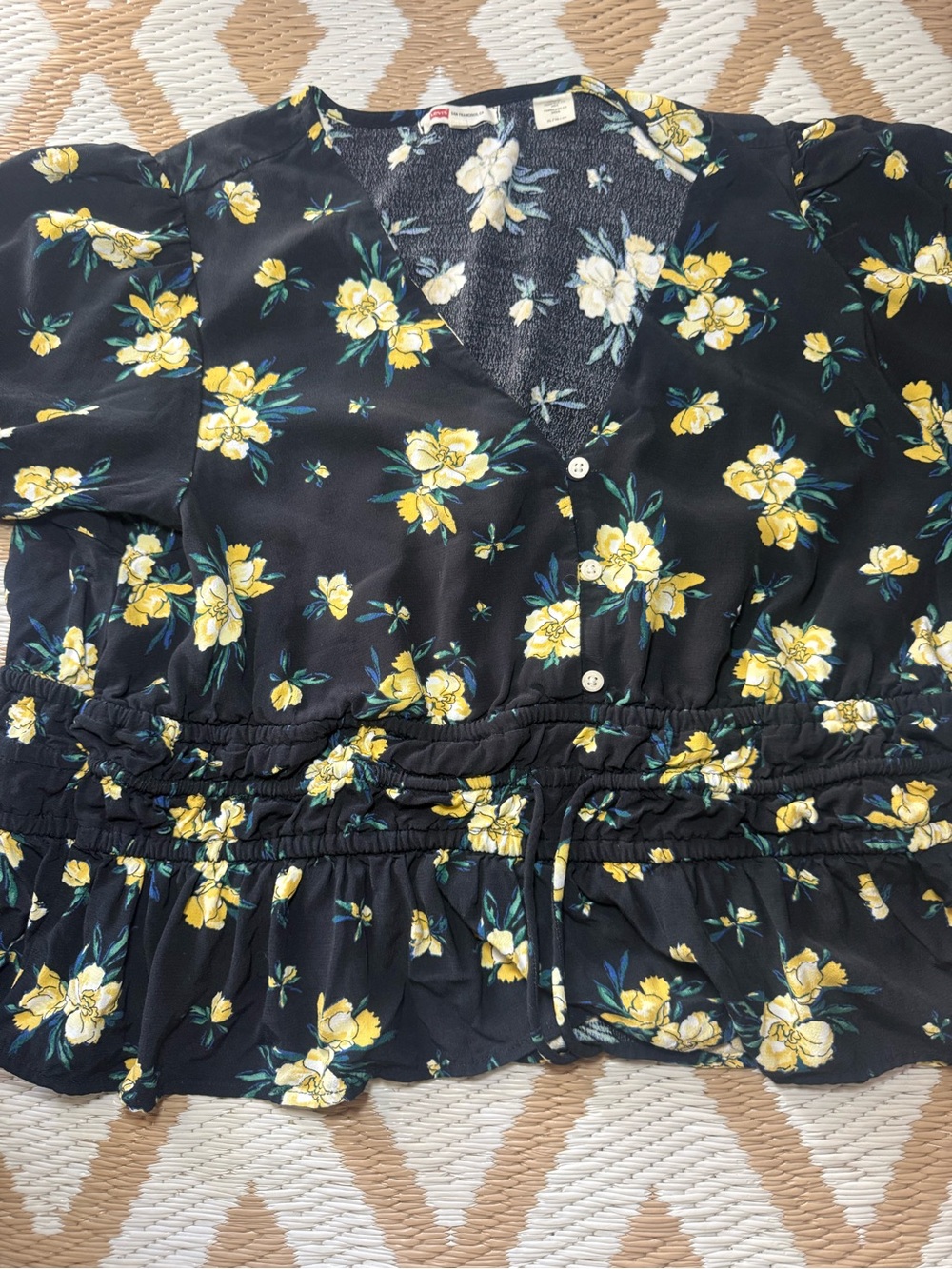 Levi's Black Yellow Green Floral Peplum
Blouse V-Neck Puff Sleeve XL
